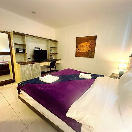The Shades Hotel 50 Meter Beach Front Patong Eksteriør billede