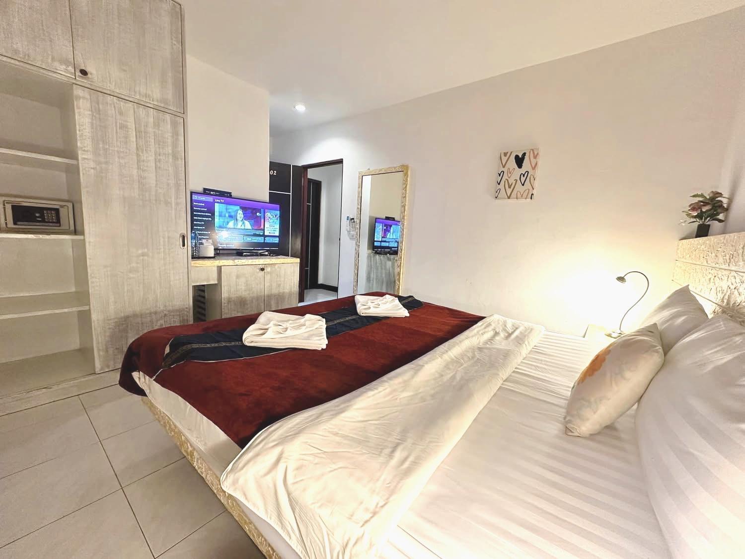 The Shades Hotel 50 Meter Beach Front Patong Eksteriør billede