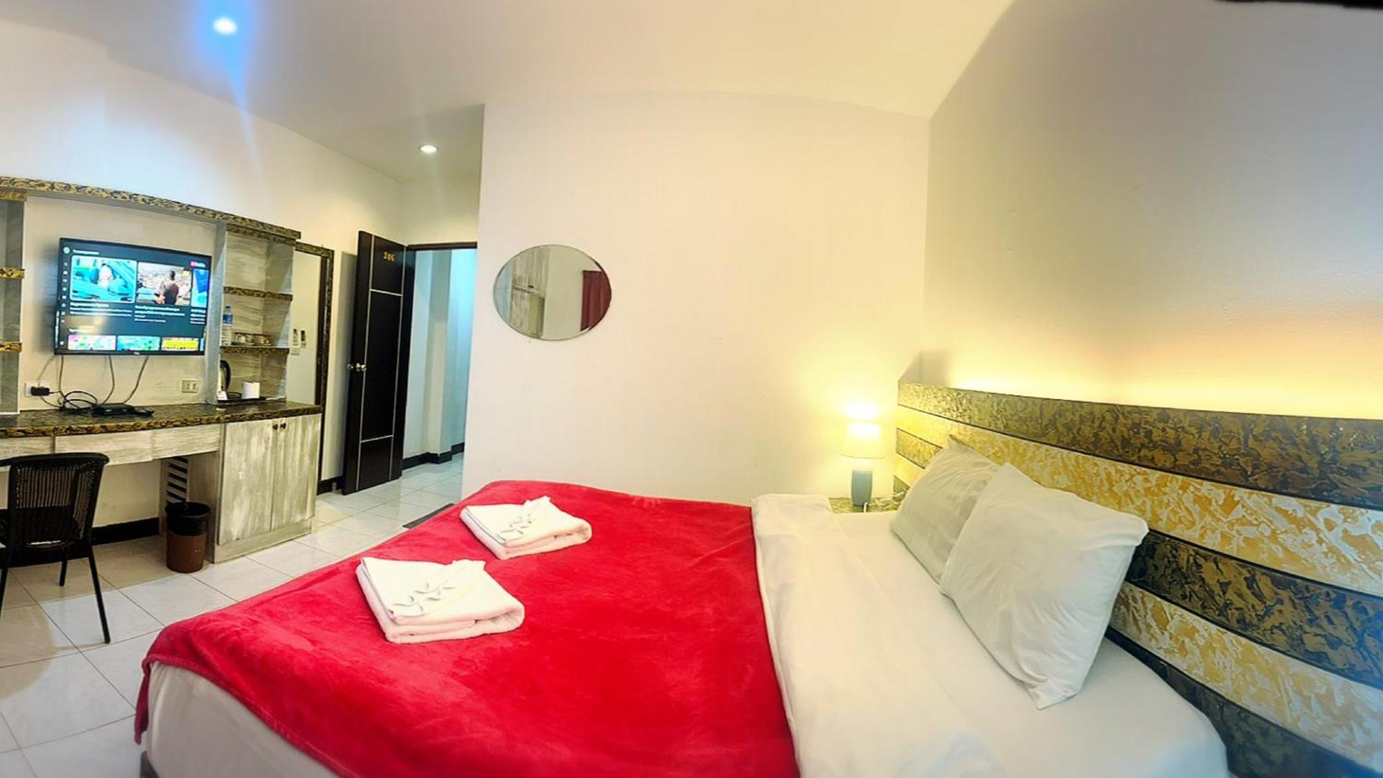 The Shades Hotel 50 Meter Beach Front Patong Eksteriør billede