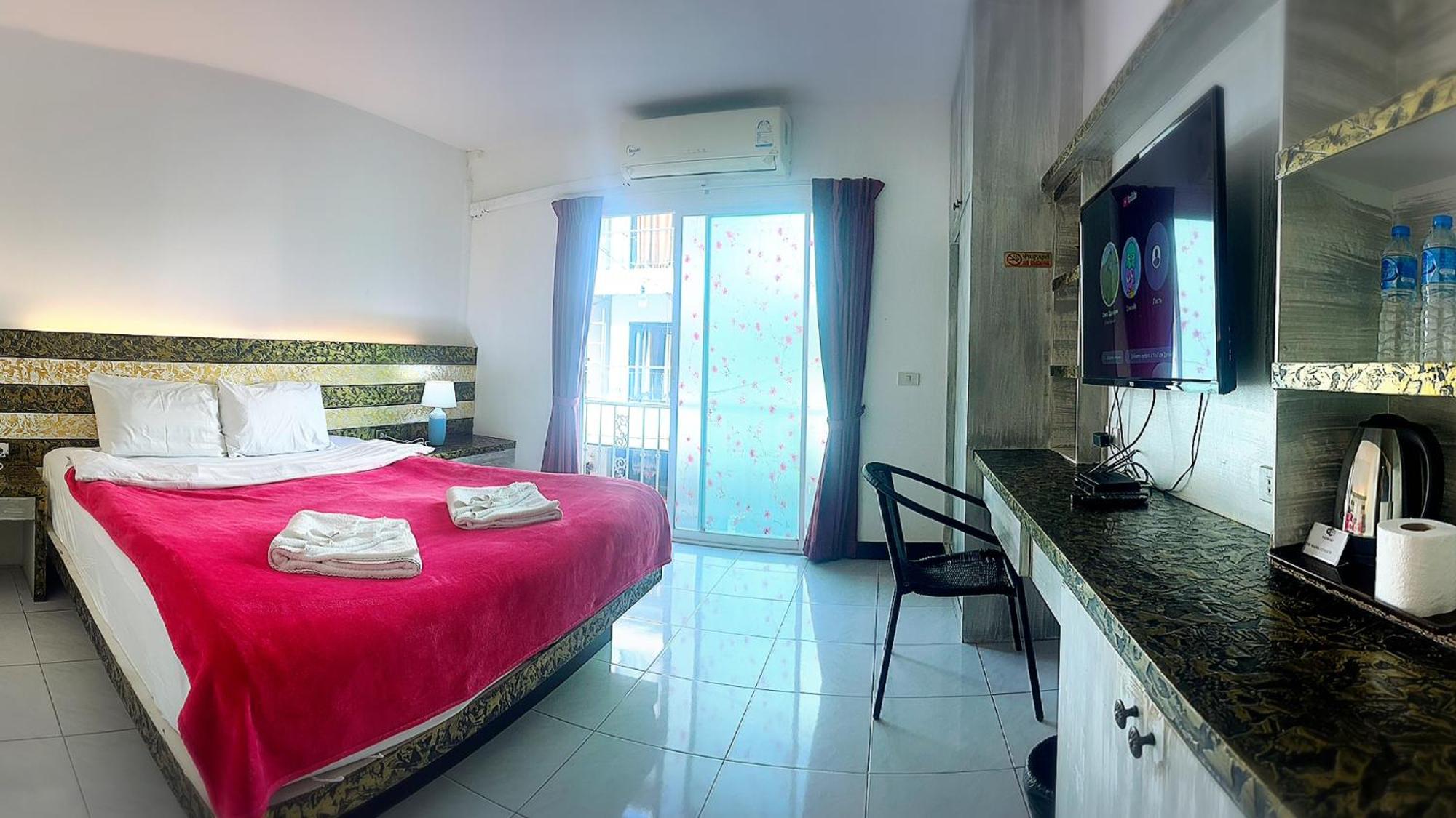 The Shades Hotel 50 Meter Beach Front Patong Eksteriør billede